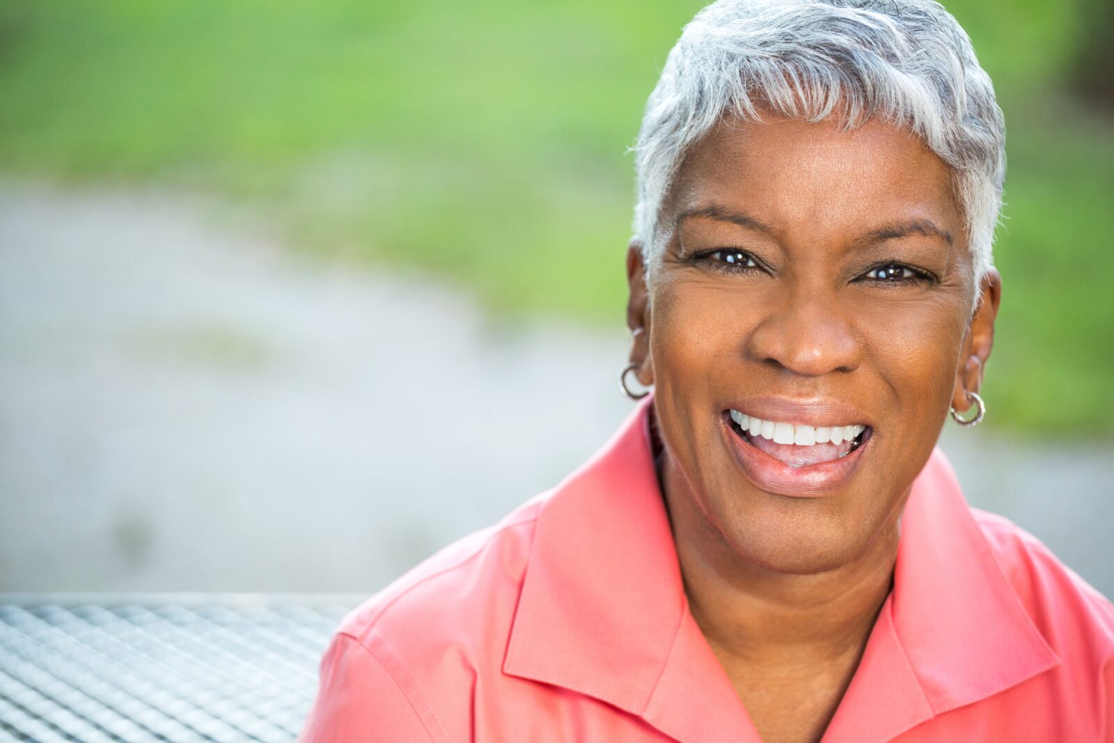 mujeres afroamericanas sonriendo